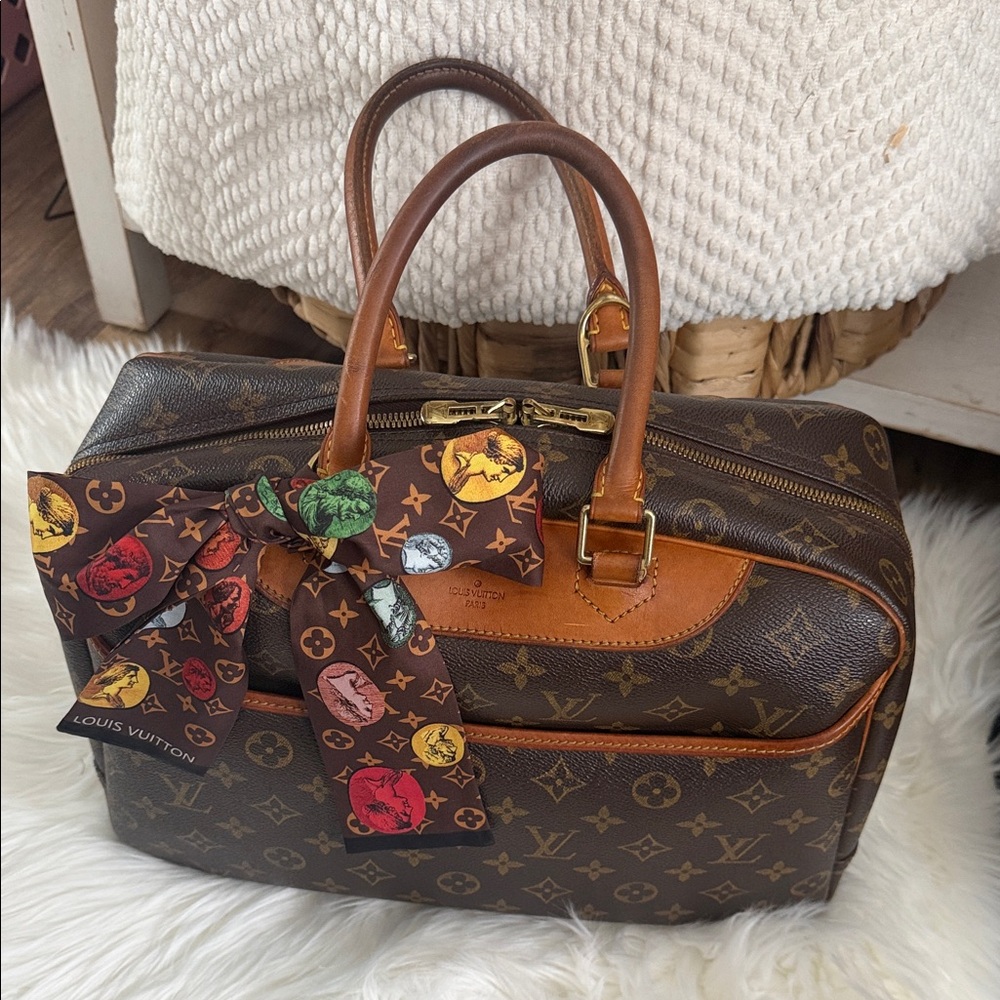Authentic Louis Vuitton Deauville - Picture 8 of 8